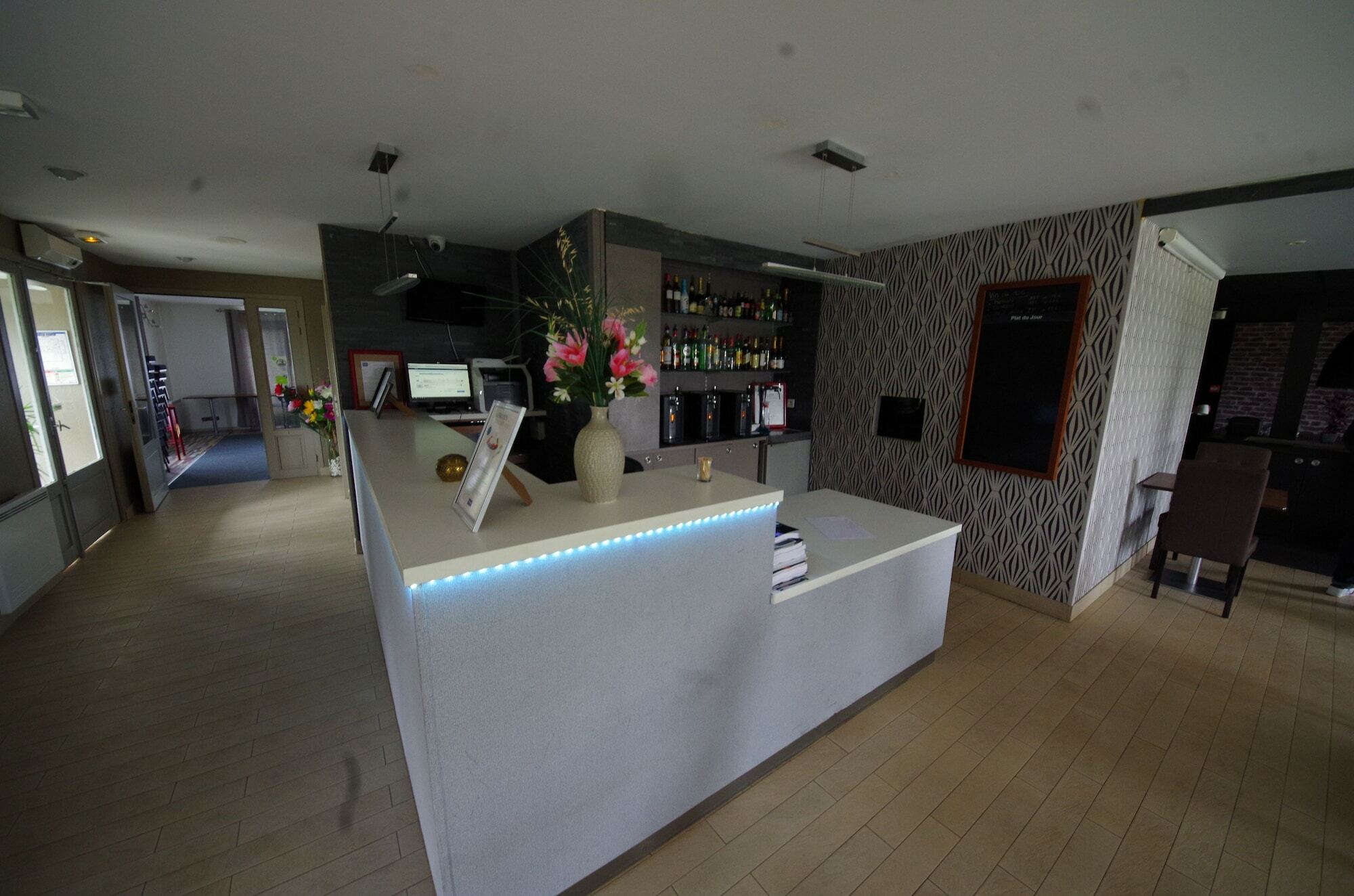 Hotel Restaurant Kyriad De Peronne Exteriér fotografie